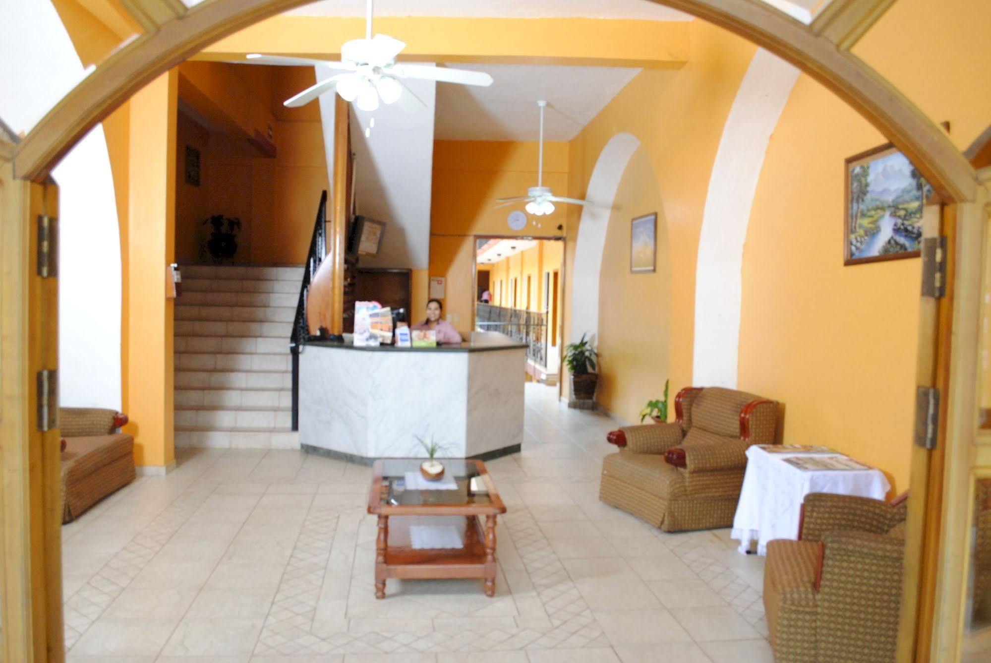 Hotel Arcos Del Parque Acayucan Екстериор снимка